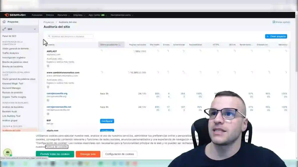 Interfaz de Semrush 2025 mostrando el panel de auditoría de backlinks, con métricas de calidad, enlaces tóxicos y dominios referentes.