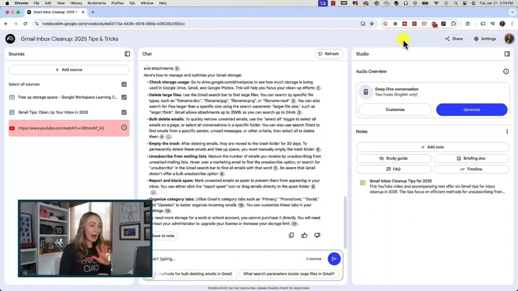 Imagen que muestra cómo NotebookLM organiza ideas, genera transcripciones y asiste en la planificación de episodios de podcast.
