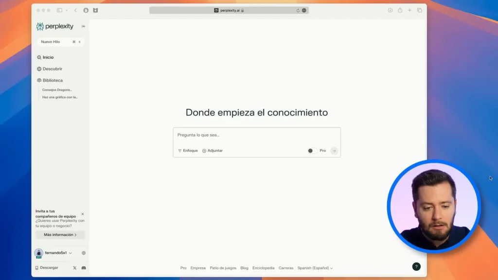 Imagen ilustrativa de la interfaz de Perplexity AI, mostrando su diseño intuitivo y funcionalidades clave. Aprende a utilizar esta herramienta para realizar búsquedas inteligentes, obtener respuestas detalladas y explorar información respaldada por fuentes verificadas
