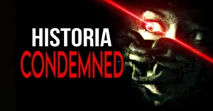 Imagen oscura y tensa del protagonista de Condemned: Criminal Origins explorando un pasillo deteriorado, con un arma improvisada en mano