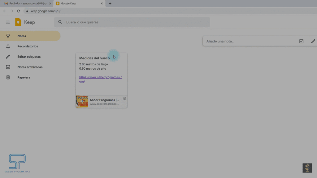 Google Keep desde la versión web o móvil. Con una interfaz minimalista, el usuario puede añadir un título, escribir contenido, insertar listas, dibujos, imágenes o notas de voz